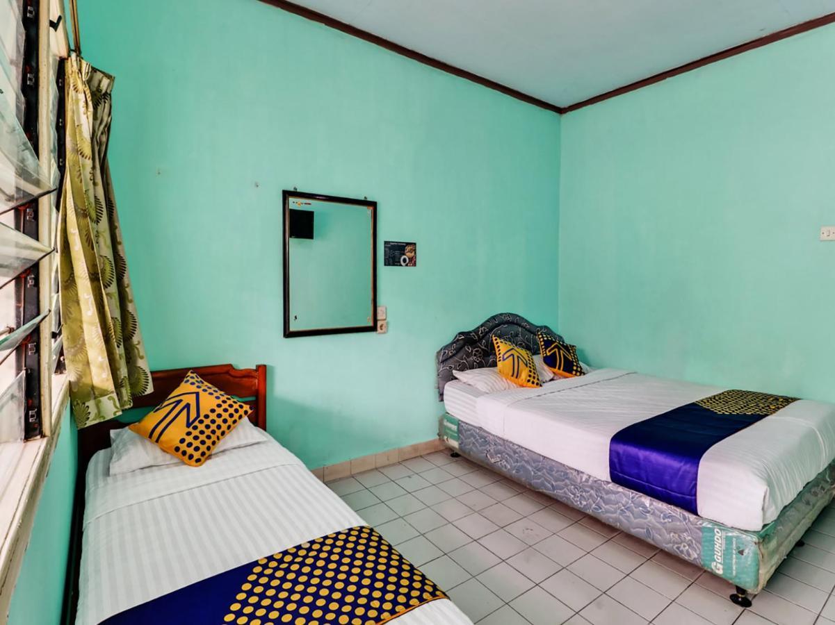 Spot On 90003 Villa Tawang チアンジュール エクステリア 写真